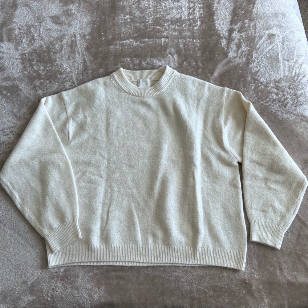Soft white sweater H&M women’s size S EUC